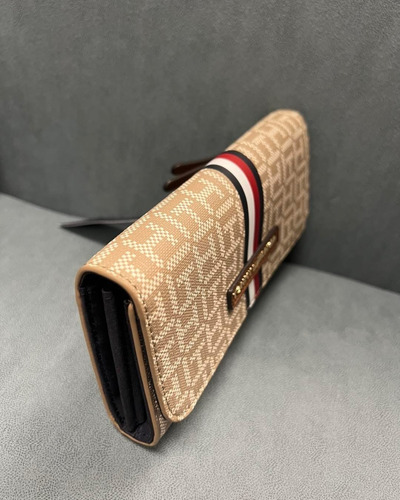 Cartera Tommy Hilfiger Trifold Monogram Khaki 100% Original Marrón Claro Monogram Con Logo De La Marca