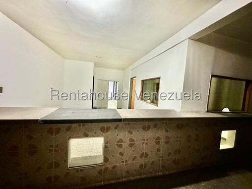 Local Comercial En Alquiler En Barquisimeto Av Venezuela Posee 155m2 Cuenta 2 Oficinas Excelente Visibilidad Cod 25 19350 Comunicate Soy Gabi Irastorza