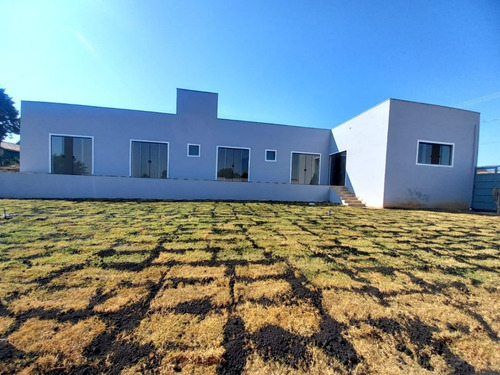 Imagem 8 de 14 de Belíssima Characa Em Condominio Fechado Com 4 Quartos, Piscina, Churrasqueira.