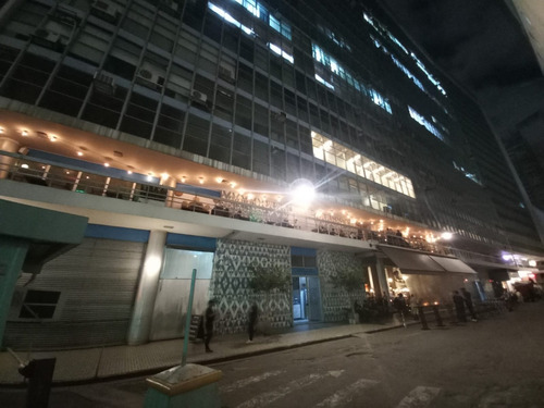 Excelente Sala Comercial Próxima Ao Metrô República, Na Av. Ipiranga 318, Com 148 M2 Mais 33,26 M2 De Área Comum. Imóvel Conta 7 Ares-condicionados, 4 Elevadores, 3 Banheiros, Segurança No Condomínio