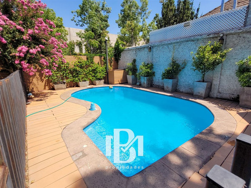 Casa En Venta De 5 Dorm. En Lo Barnechea