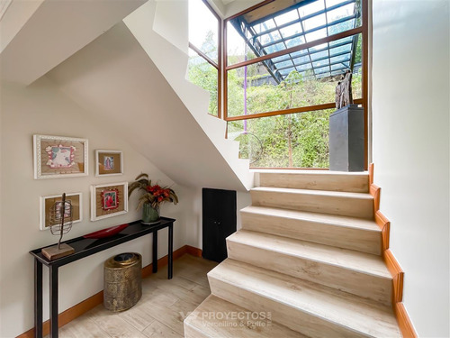 Casa En Venta De 5 Dorm. En Lo Barnechea