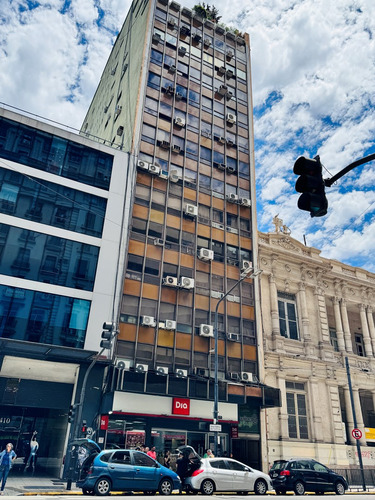 Vendo Oficina En Callao Y Corrientes, Al Frente, 3 Ambientes Y 2 Baños, Amplia! Seguridad!!