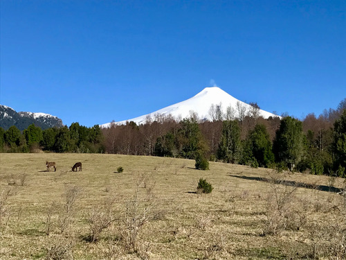 Parcela En Pucón En Venta. Amplias Vistas Al Lago Y Volcán