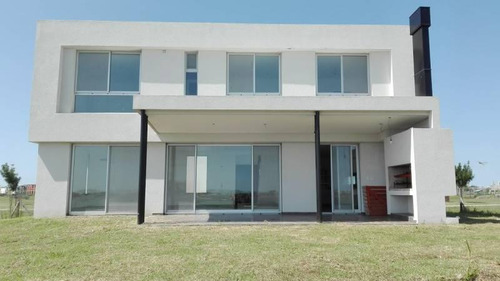 Casa Al Lago En Ventas En Puertos - Muelles