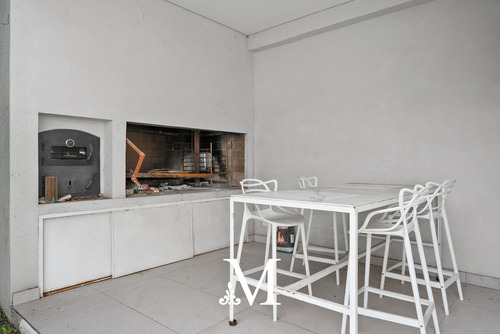 Hermosa Casa - 1000 M2 - Terreno 8.66x65 - Jardin - Pileta - Parrilla