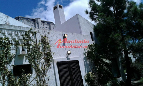 Muy Buena Casa, En Zona Residencial- Ref: 5213
