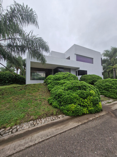 B Barrancas 3 Dor, Suite , Dep De Servicio 2 Plantas Categoria, Amplia Luminosa Central, Cochera Para 3 Autos, Piscina, Asador