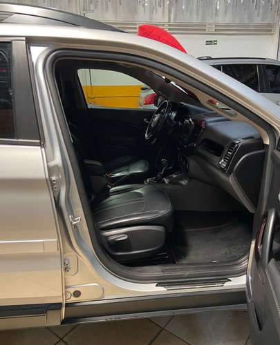 Imagem 9 de 10 de Fiat Toro 2017 1.8 Flex Freedom 4x2 Prata