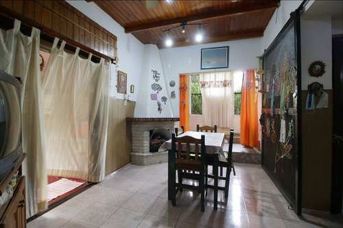 Venta Casa Sobre Tres Lotes Con Pileta
