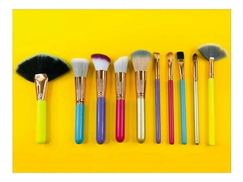 Set 10 Brochas De Maquillaje Kabuki , Un Paquete Kit Brochas Color Al Azar