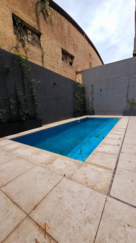 Alquiler! Departamento De Categoría Tipo Dúplex De 2 Dormitorios En Lavalle Al 1100, Barrio Sur