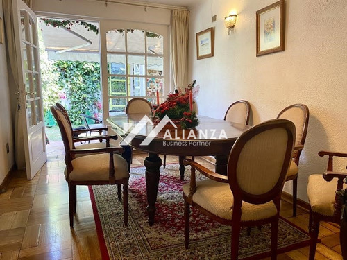 Gran Casa Familiar Con Excelente Ubicación