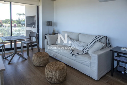 Apartamento En Alquiler En Playa Mansa, 2 Dormitorios, Edificio Mansa Bay, Frente Al Mar