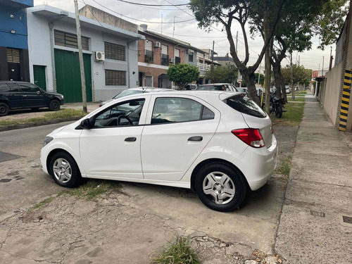 Imagen 5 de 25 de Chevrolet Onix 2019 1.4 Joy Ls