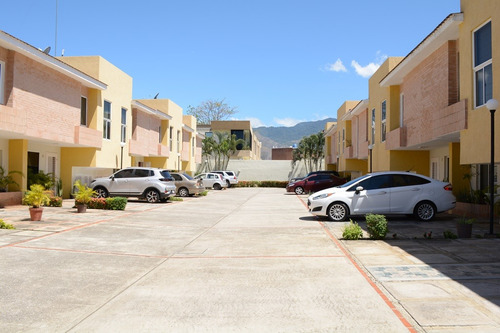Townhouse En Manantial Amoblado