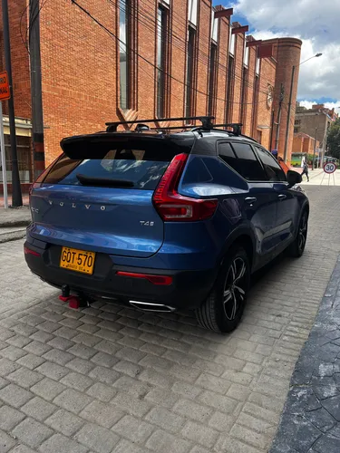 Volvo XC40 2.0 T4 R-Design