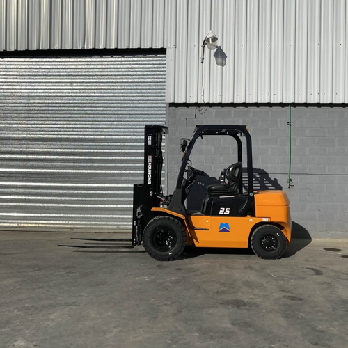 Autoelevador 2500kg 2.5 Toneladas Triple Torre 4.5m