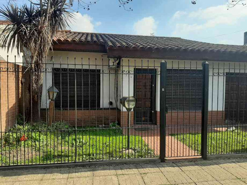 Chalet En Venta En Moreno Centro