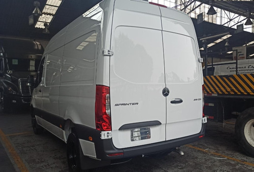Imagen 3 de 10 de Sprinter Cargo Mediana 5.5 Ton Doble Rodada, Mod. 2021