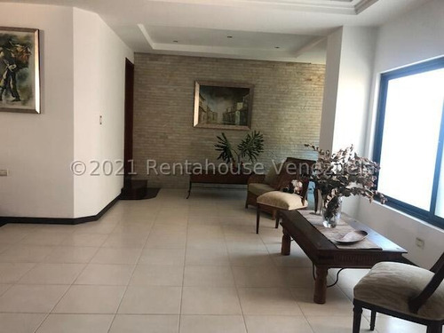 Se Vende Casa Tipo Townhouse Espaciosa, Amplia Inm, Con Cocina Empotrada Concepto Abierto E Integrada A La Sala Y Patio, Pisos De Porcelanato, Pozo Y Planta Electrica 100%. Altos De Guataparo