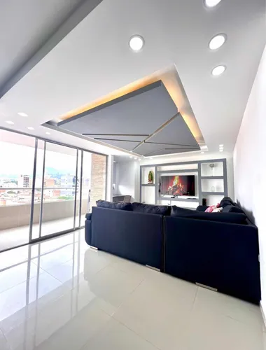 Amplio Apartamento En Laureles.
