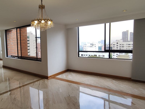 Apartamento En Arriendo Ubicado En El Poblado (23213).