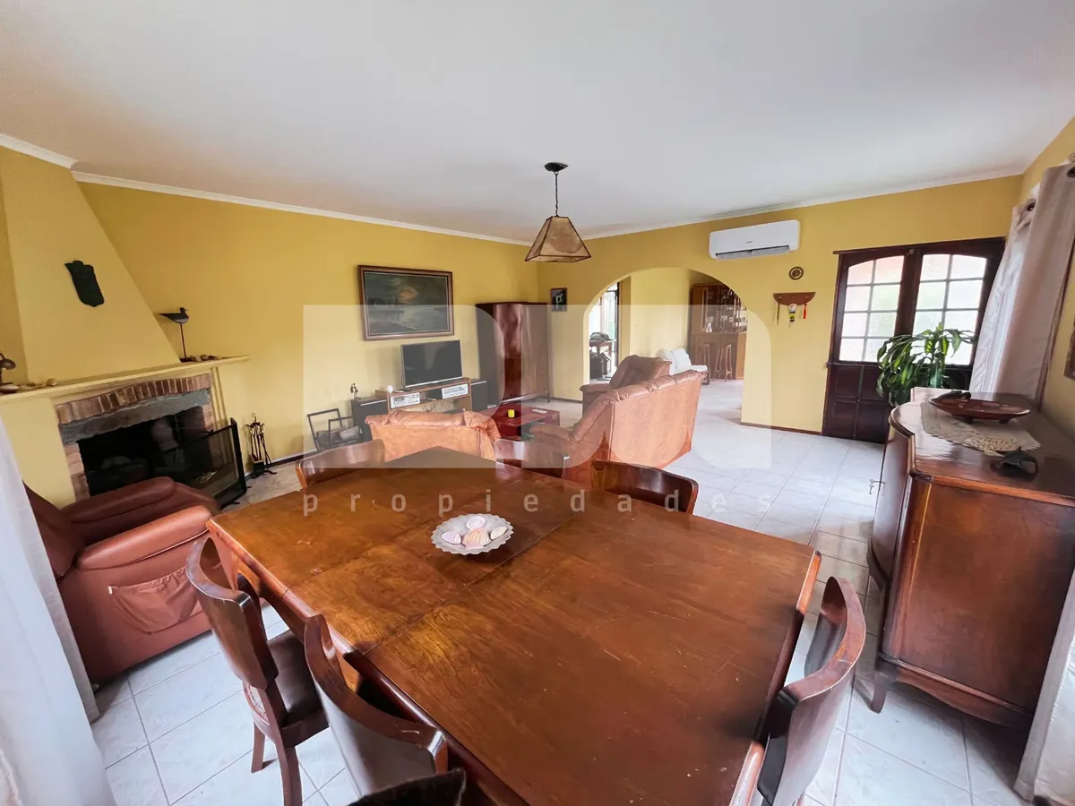 Hermoso Hogar En Pinares: 3 Dormitorios, 2 Baños, Amplio Jardín Con Parrillero Y Mucho Potencial · Foto 4
