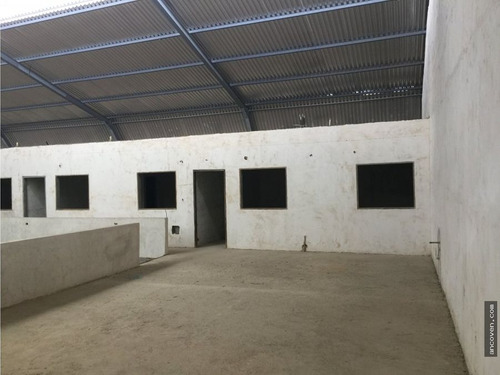 Galpón Obra Gris De 975 Metros En Parque Aeropuerto Socc