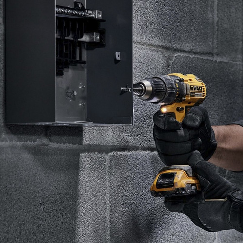 Taladro atornillador inalámbrico de 13mm DeWalt DCD7771D2 20V + 2 baterías de 2Ah + accesorio con estuche de plástico 20V