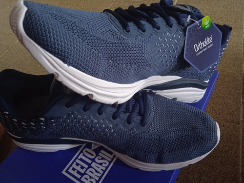 Imagem 1 de 5 de Sapatos Masculino E Feminino 99,00
