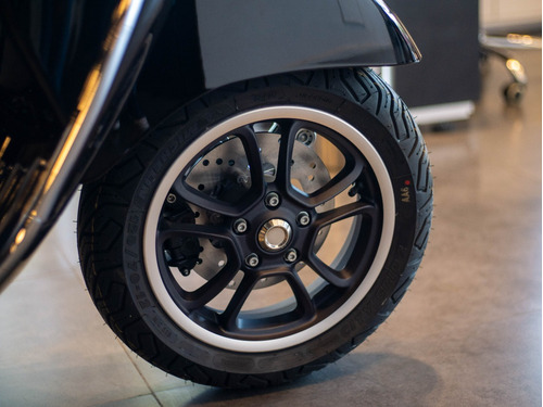 Vespa Gts 300 Super Negra Modelo 2023 Entrega Ya