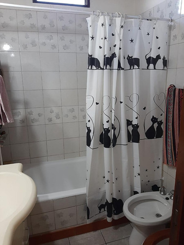 Casa En Venta - 3 Dormitorios 2 Baños - 330 Mts2 - Hurlingham, Buenos Aires