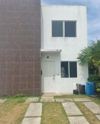 Preciosa Casa Ubicacada En Fracc. Jardines Del Sur I, Cancún ¡¡¡con Alberca En La Privada!!! -no Créditos- Jagr