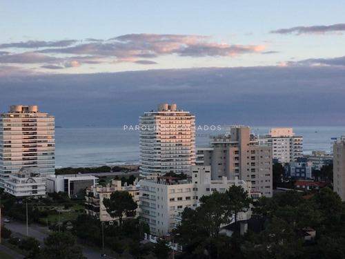 Departamento 3 Dormitorios En Torre One, Brava, Punta Del Este 