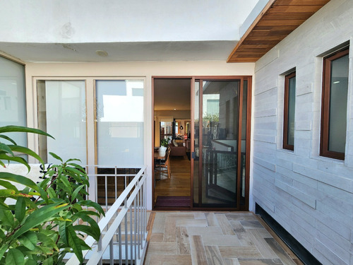 Casa Con Recámara En Primer Nivel, Jardín Central Y Roof Garden, Zibatá, Qro. Am