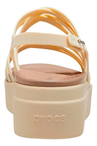 Imagen 3 de 6 de Sandalia Crocs Mujer Brooklyn Strappy Low Wdgw Bone Empo2000