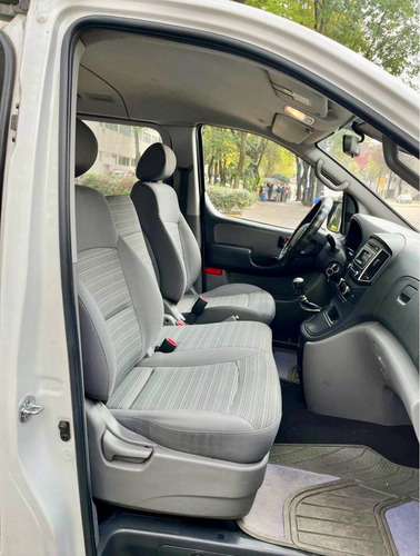 Hyundai Starex 2.4 12 Pasajeros Mt