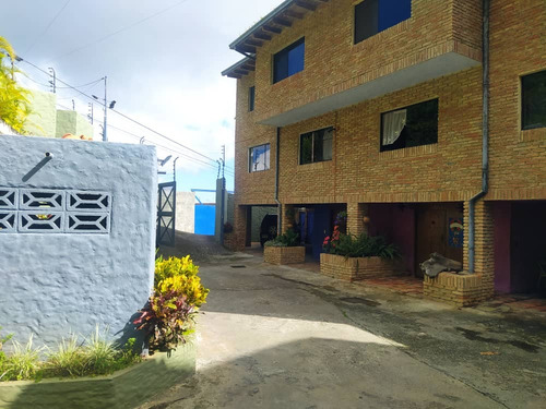Venta De Townhouse Con Estilo Rustico Colonial Ubicado En La Union Yc