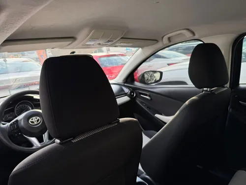 Toyota Yaris 1.5 R Le Mid Sedan At