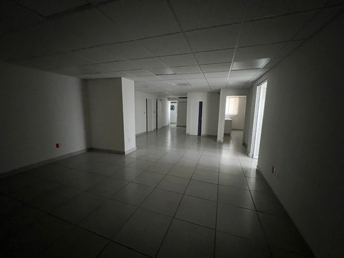 Se Renta Oficina *nueva* De 360 M2 En Edificio Torres Gemelas