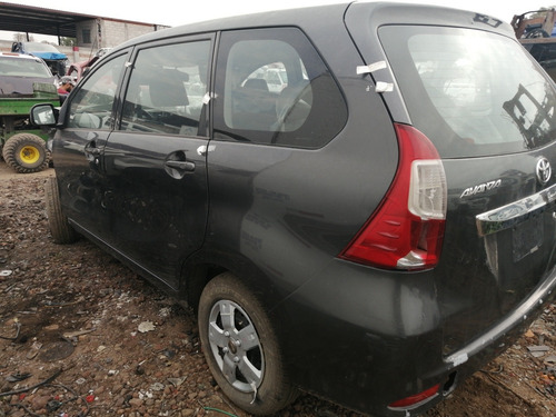 Imagen 2 de 9 de Toyota Avanza Solo Por Partes
