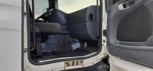 Imagem 10 de 13 de Scania G400 6x2 2014 G400