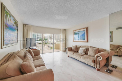 Departamento En Venta En Hallandale, Miami, Florida