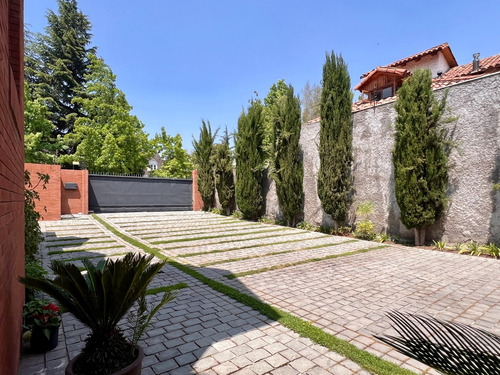 Casa/ The Newland School/ J. Alcalde Délano/ Sta. Teresita