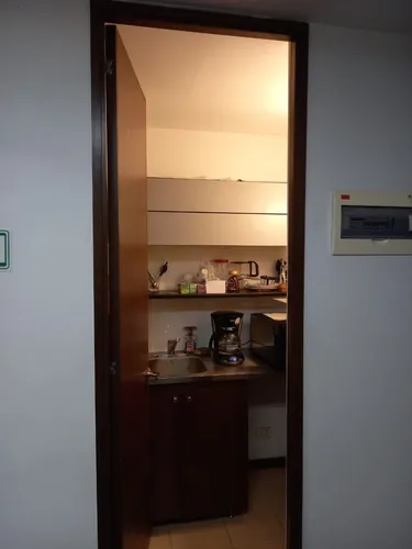Oficina Ubicada Estratégicamente En La Avenida El Poblado En El Edificio Block Centro Empresarial