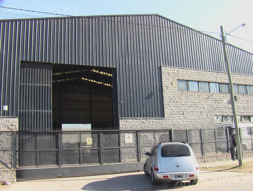 Importante Nave Industrial De 858m2