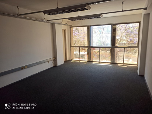 Oficina De 300m2, 8 Privados. 18 De Julio Y Martin C. Martínez