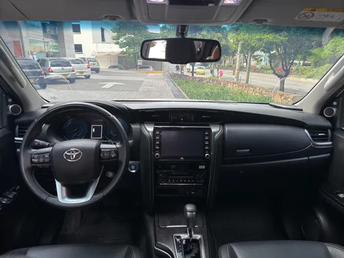 Toyota Fortuner Srv 2022 2.7cc 4x2 At