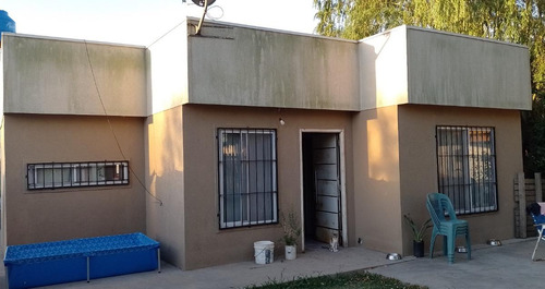 Casa En Venta - 2 Dormitorios 1 Baño - 300mts2 - Los Sauces, General Rodríguez